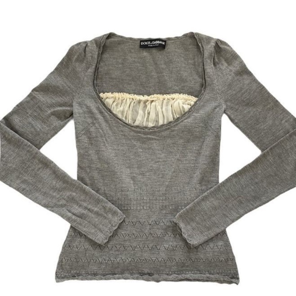 Looking for this Dolce and Gabbana d&g milkamaid gray knit top!!